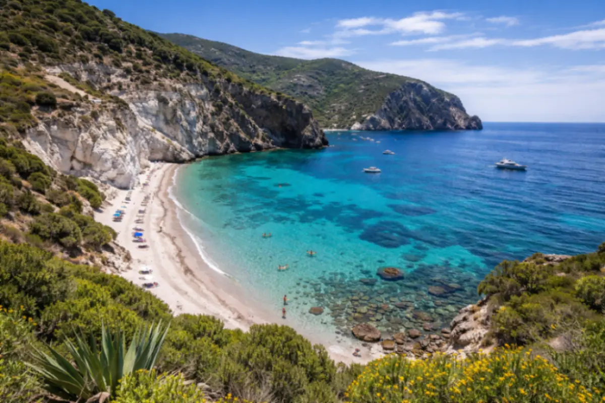 Spiaggia di Lipari e scogliere bianche