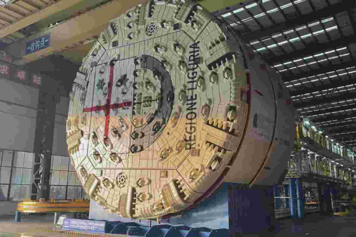 Il cosiddetto “tunnel subportuale” collegherà la zona di San Benigno con il quartiere della Foce, attraversando interamente l’area portuale